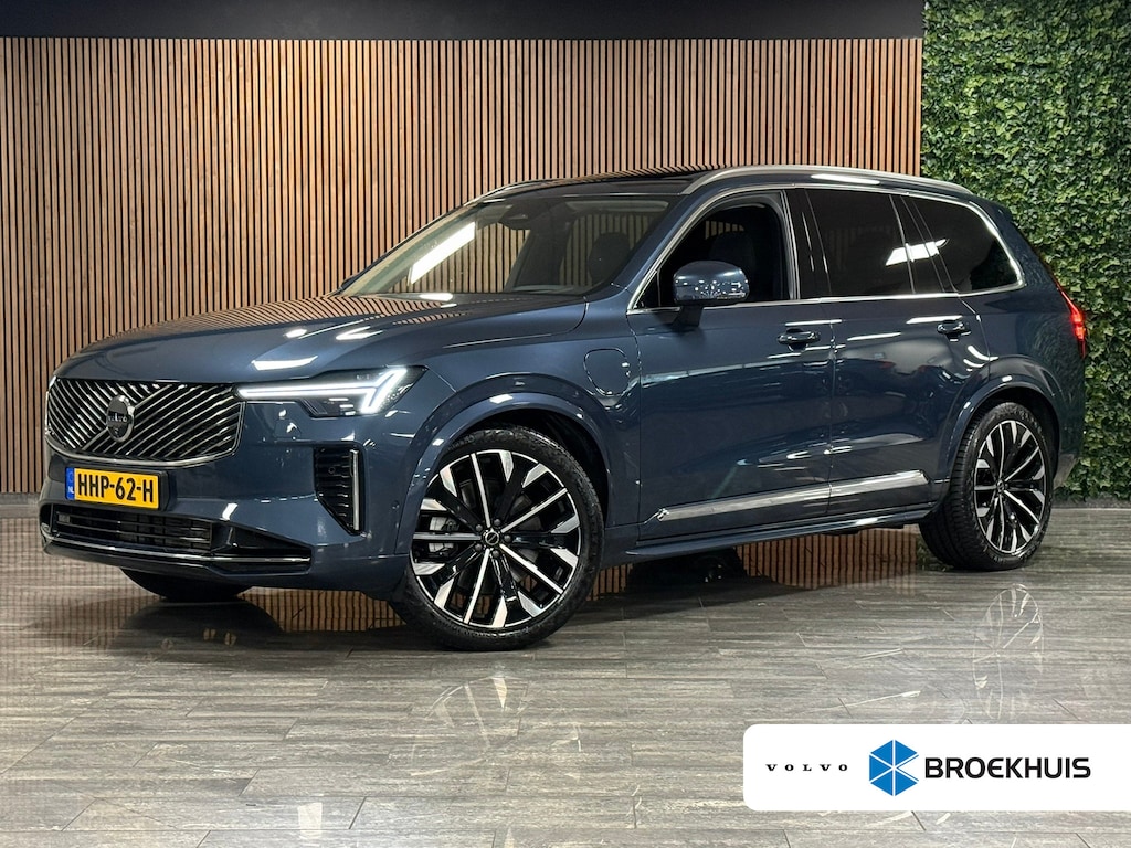 Volvo XC90 T8 AWD Recharge Ultra Bright | Luchtvering | Stoelventilatie | Trekhaak | 360 Camera | Head-Up Display | Stoelmassage | Harman Kardon | 455pk | Adaptieve Cruise Control | Stoelverwarming voor+achter | Stuurwielverwarming | Schuifdak | Full LED Meesturende koplampen | Pilot Assist | BLIS Dode Hoek Detectie | Alcantara hemelbekleding | Lederen zonnekleppen en handgrepen | Elektrische voorstoelen geheugen | Nappa Lederen bekleding | Zitting verlenging voorstoelen | Lederen dashboard | 21 Inch | Google Infotainment | Keyless Drive | Privacy Glass | Elektrisch bedienbare achterklep | Geïntegreerd kinderzitje achterin | Geïntegreerde zongordijnen achterportieren | Verlichte instaplijsten | 7-Persoons | 4-Zone Climate Control | DAB Radio | Apple Carplay/Android Auto | Alarm Klasse III | Denim Blue Metallic |