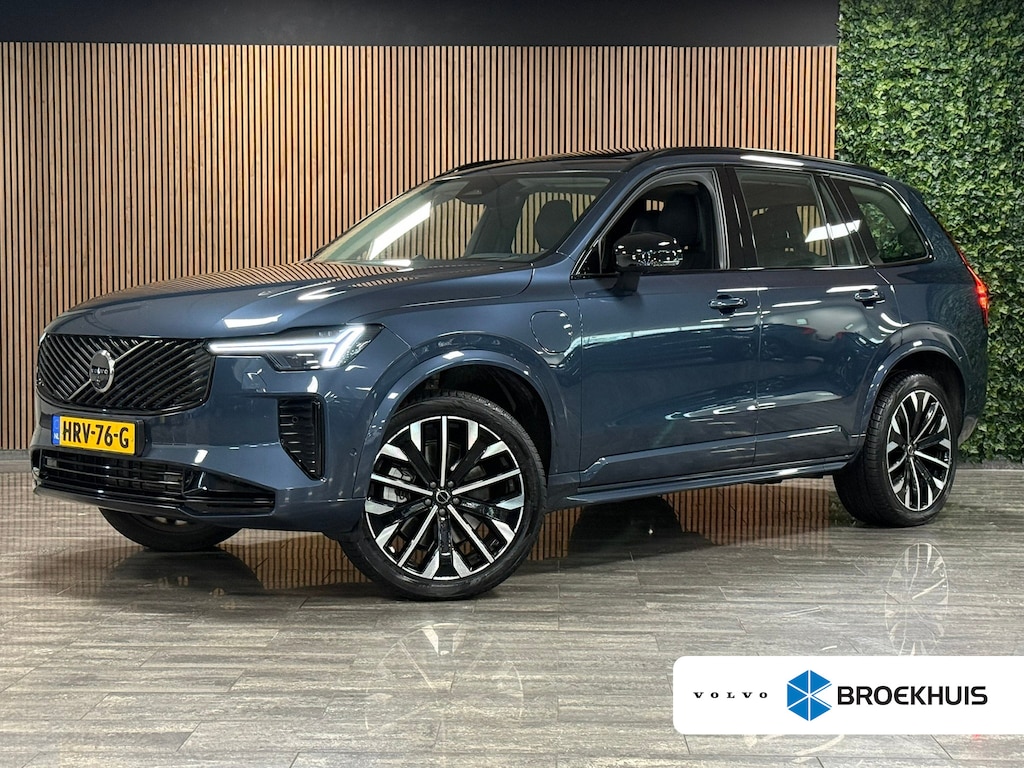 Volvo XC90 T8 AWD Recharge Ultra Dark | Vol! | Bowers & Wilkins | Luchtvering | Stoelventilatie | Trekhaak | All Season banden | 360 Camera | Head-Up Display | Stoelmassage | 455pk | Adaptieve Cruise Control | Stoelverwarming voor+achter | Stuurwielverwarming | Schuifdak | 21 Inch | Full LED Meesturende koplampen | Gelamineerde/geluidwerende zijruiten | Pilot Assist | BLIS Dode Hoek Detectie | Alcantara hemelbekleding | Lederen handgrepen en zonnekleppen | Elektrische voorstoelen geheugen | Nappa Lederen bekleding | Zitting verlenging voorstoelen | Lederen Dashboard | Google Infotainment | Keyless Drive | Parkeersensoren voor+achter | Elektrisch bedienbare achterklep | Geïntegreerde zongordijnen achterportieren | Geïntegreerd kinderzitje achterin | Verlichte instaplijsten | 7-Persoons | 4-Zone Climate Control | DAB Radio | Apple Carplay/Android Auto | Alarm Klasse III | Draadloos telefoon opladen | Volvo On Call met mobiele App functie | Denim Blue Metallic |