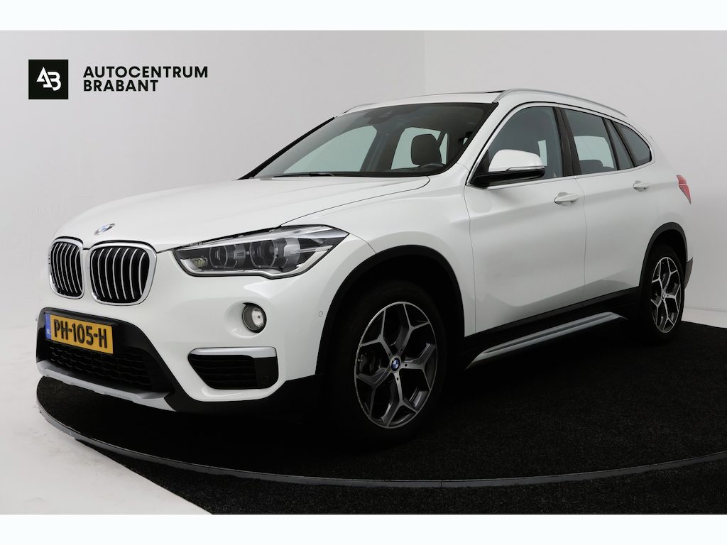 BMW X1 SDrive20i Corporate Lease High Executive (PANORAMADAK, CAMERA, STOELVERWARMING, HEAD-UP DI