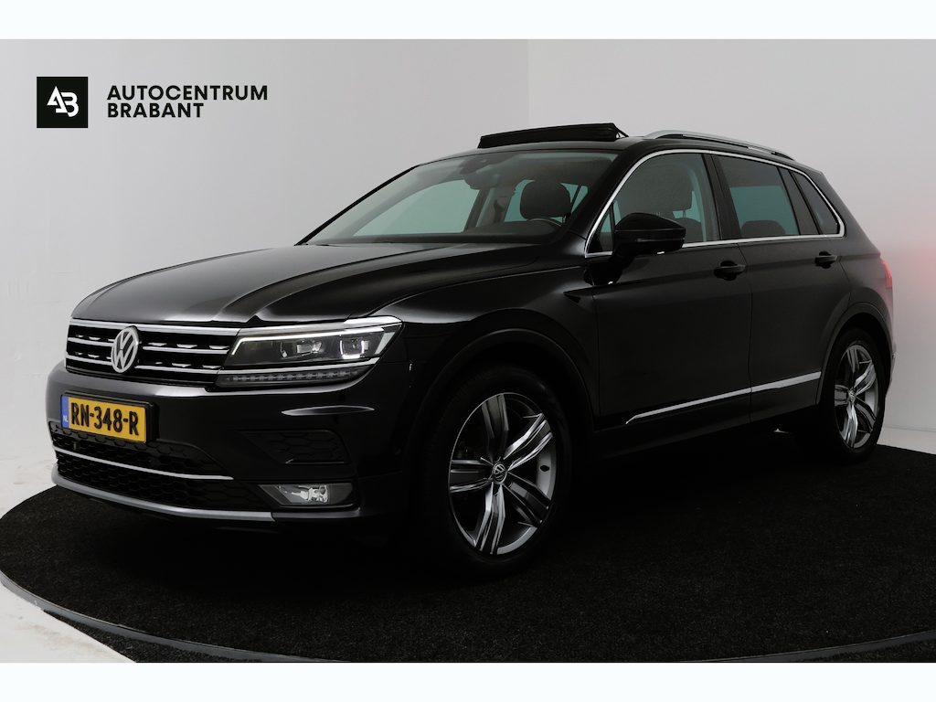 Volkswagen Tiguan 1.4 TSI ACT Highline (PANORAMADAK, CAMERA, DIGITALE COCKPIT, TREKHAAK WEGKLAPBAAR, MASSAGE STOELEN)