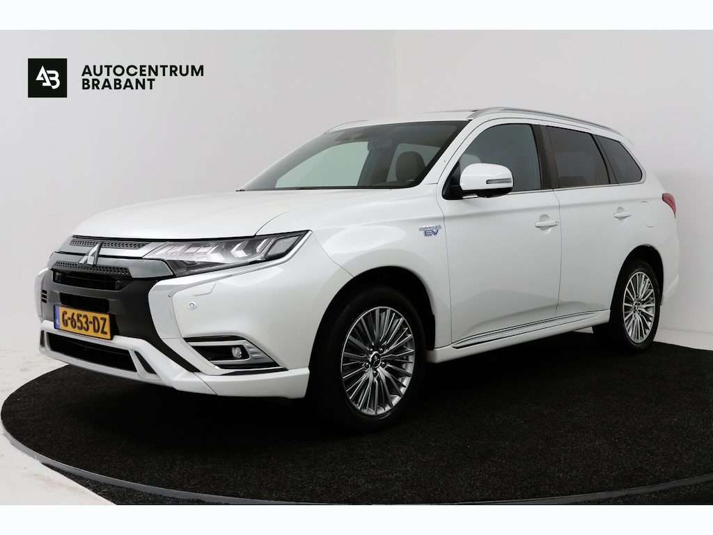 Mitsubishi Outlander 2.4 PHEV Instyle (PANORAMADAK, STUUR-/STOELVERWARMING, 360 CAMERA, LEDER, STUURBEDIENING)