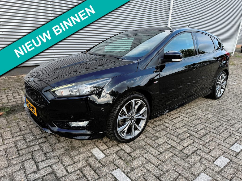 Ford Focus 1.5 Titanium ST-line,stoel/stuurverwarming,Navigatie,clima,parkeersensoren/Camera
