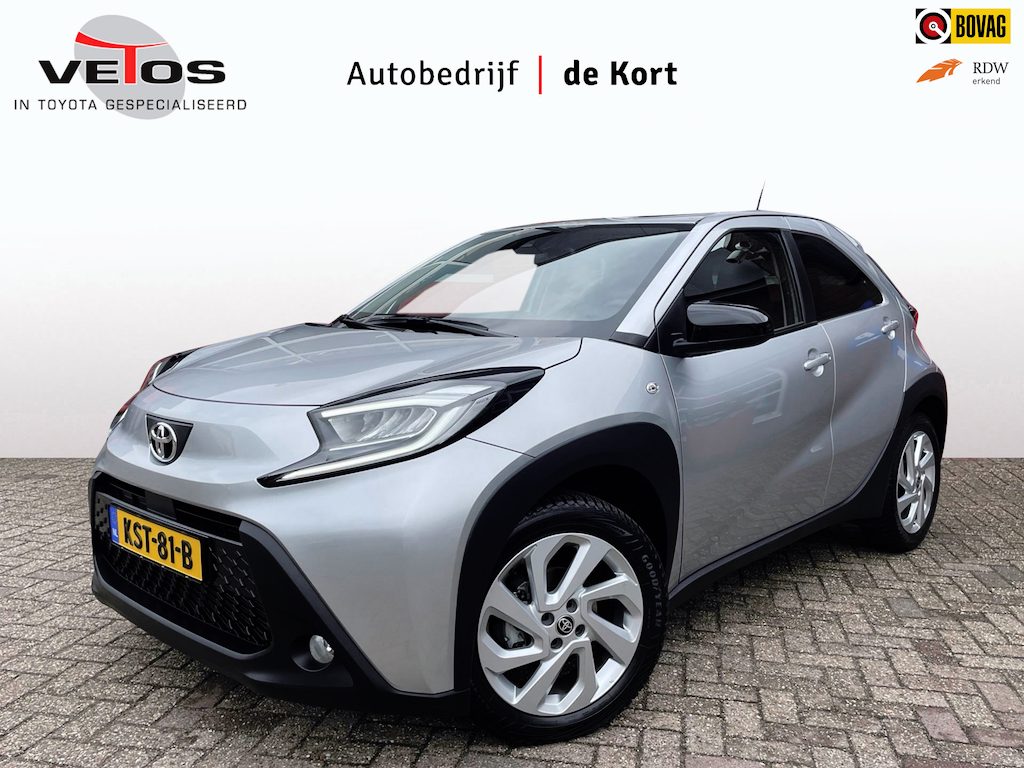 Toyota Aygo X 1.0 VVT-i S-CVT first, Stoelverwarming, Allseason banden, Cruise, Carplay, Camera etc...