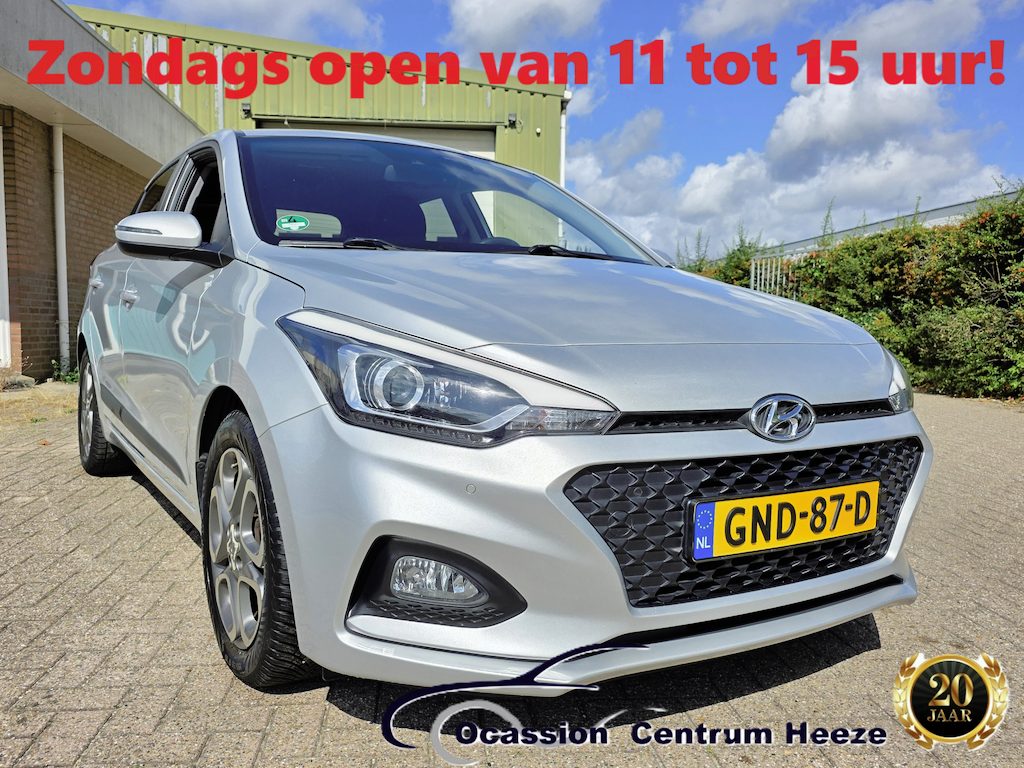 Hyundai i20 1.2i Premium! Camera! Carplay! Nwstaat! Carpass!! Zondag OPEN!