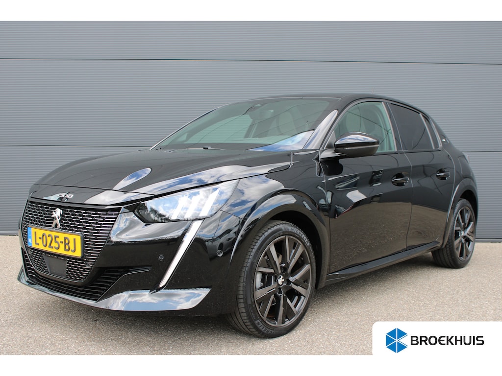 Peugeot 208 1.2 PureTech GT Pack | Navigatie | Camera | Panoramadak | Stoelverwarming | Black Pack | Alcantara | NL auto |