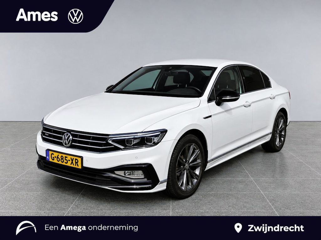 Volkswagen Passat 1.5 150pk TSI Elegance Business R Vooruit verwarmbaar | Velgen 'Liverpool' 18 inch lichtmetaal | Achteruitrijcamera (Rear View)