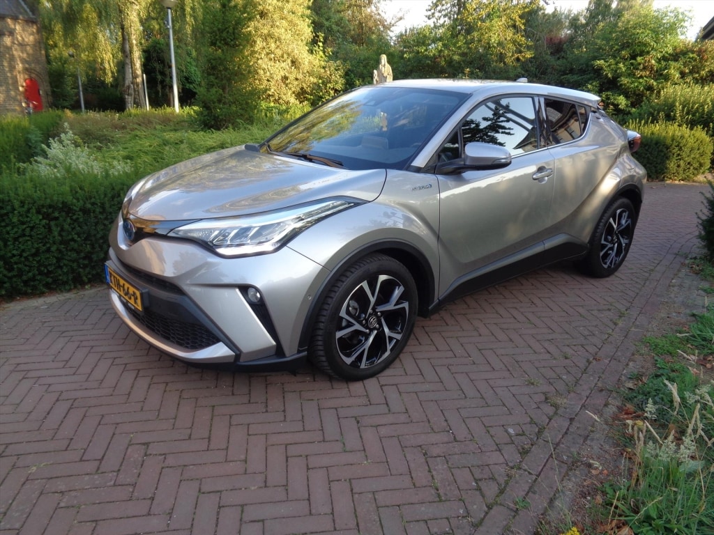 Toyota C-HR / C-HR+ 2.0 Hybrid 184pk CVT Style Team Edition bij Toyota specialist - rijklaarprijs