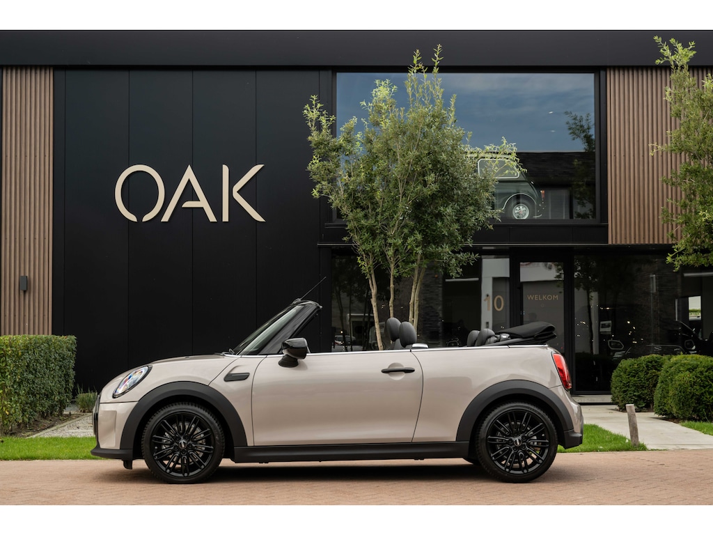 MINI Cooper Cabrio 1.5 Classic Aut. | Navigatie | Leder | PDC | Black Pack | 16"LM | Rooftop Grey