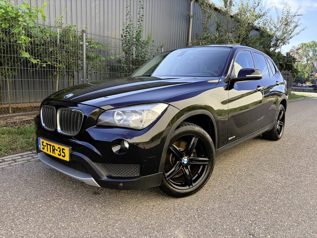 BMW X1 18i sDrive Executive / NAVI / PANORAMASDAK / AIRCO / TREKHAAK / 162dkm!