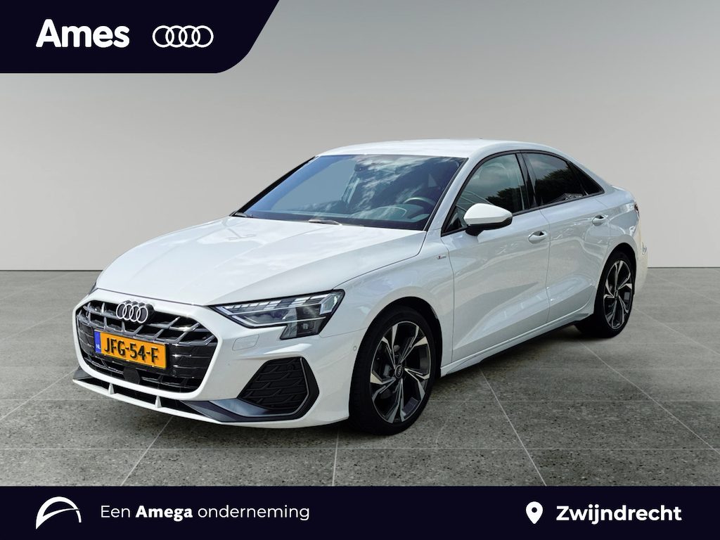 Audi A3 Limousine 30 115pk TFSI S edition Parkeerassistent | Elektr. instel. bestuurd.stoel | Stoelverwarming voorin