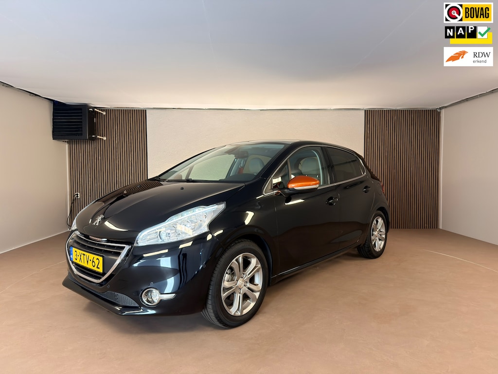 Peugeot 208 1.2 e-VTi Roland Garros Trekhaak, Panoramadak, Stoel verwarming, Automaat