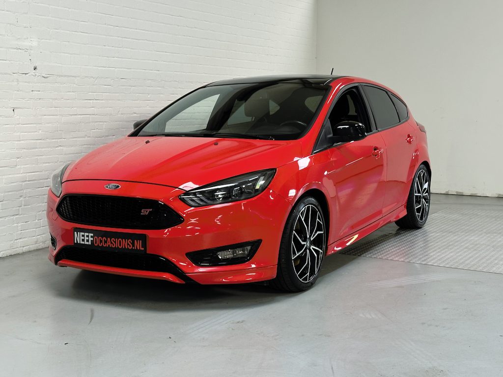 Ford Focus 1.5 EcoBoost ST Line Business CLIMA // CAMERA // CRUISE // NAVI