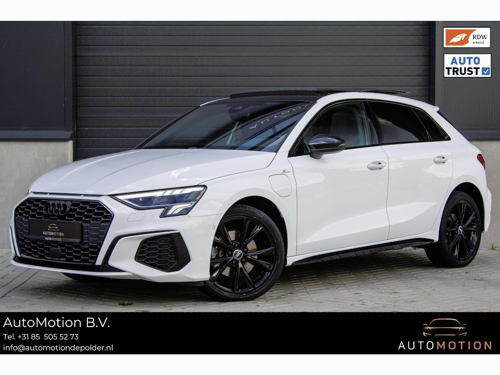 Audi A3 Sportback 40TFSIe Sline Pano Camera Maxton Keyless Stoelverwarming