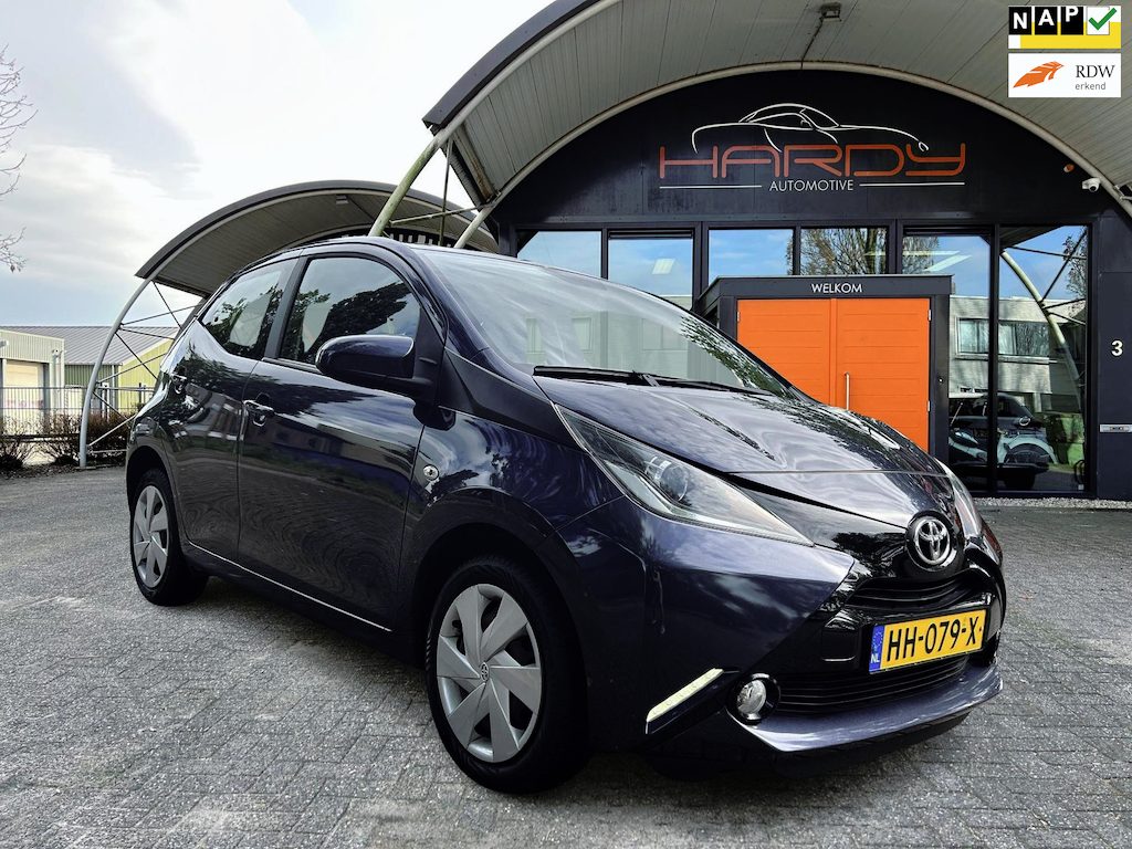 Toyota Aygo 1.0 VVT-i X-PLAY CAMERA 100% Dealer Onderhouden Rijklaarprijs!