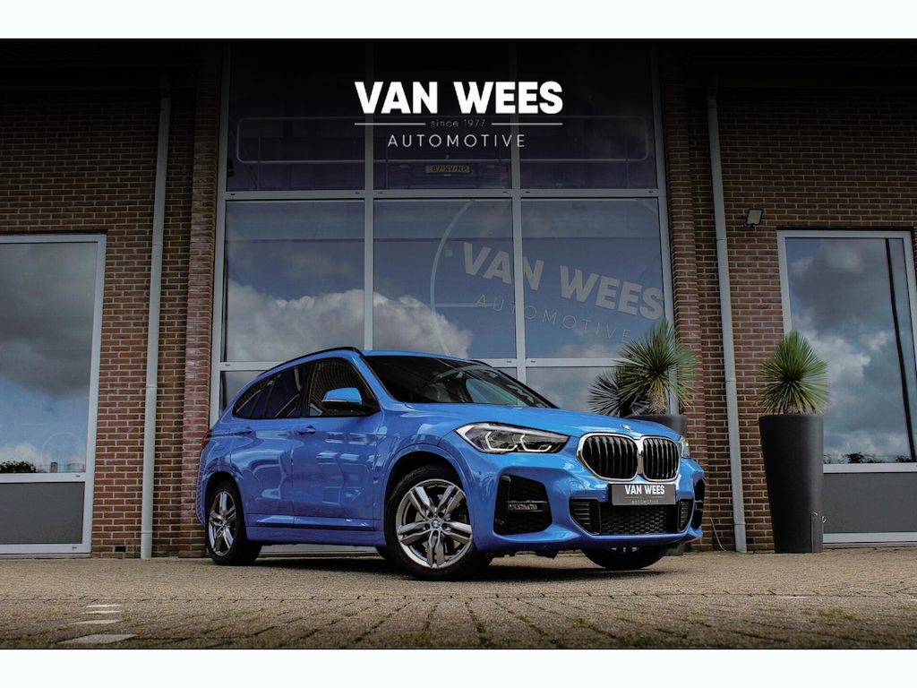 BMW X1 xDrive25e High Executive M sport | 1e eigenaar | Dealer onderhouden | Panoramadak | Apple Carplay | Camera | LED adaptief | Head-up | Stoelverwarming | Cruise control