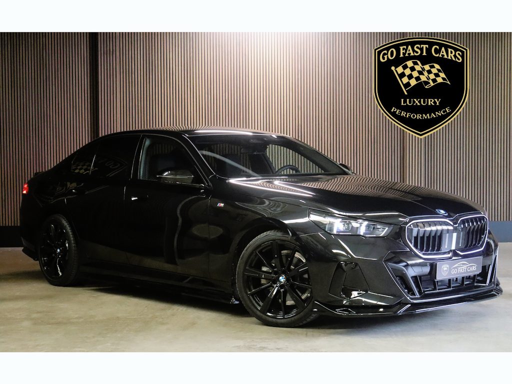BMW 5-Serie 530e M Sport Edition |Iconic Glow|Black edition|Stoel verwarming voor+achter|Stoel ventilatie|H&K|Memory|Keyless|20"|