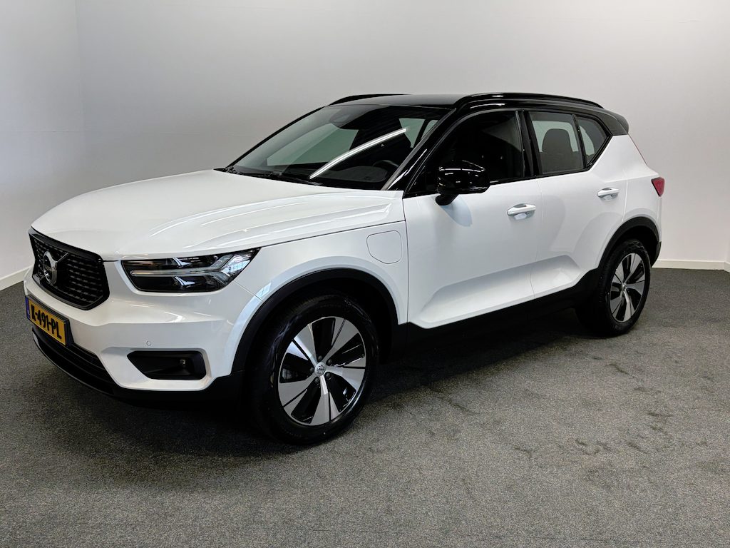 Volvo XC40 T4 211pk AUT7 PHEV R-Design Trekhaak 1800kg/ Adapt. Cruise/ Camera/ Stoel en Stuur verw.