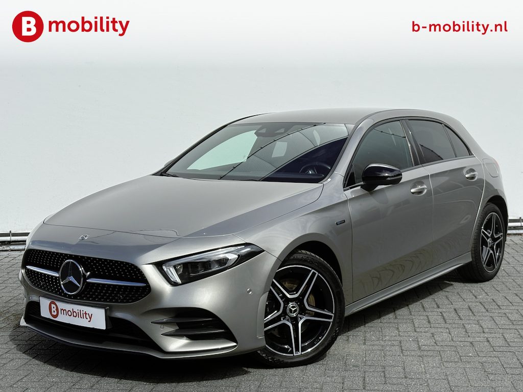 Mercedes-Benz A-klasse 250 e Business Solution AMG Limited Trekhaak | Achteruitrijcamera | Stoelverwarming | Sportstoelen | LED