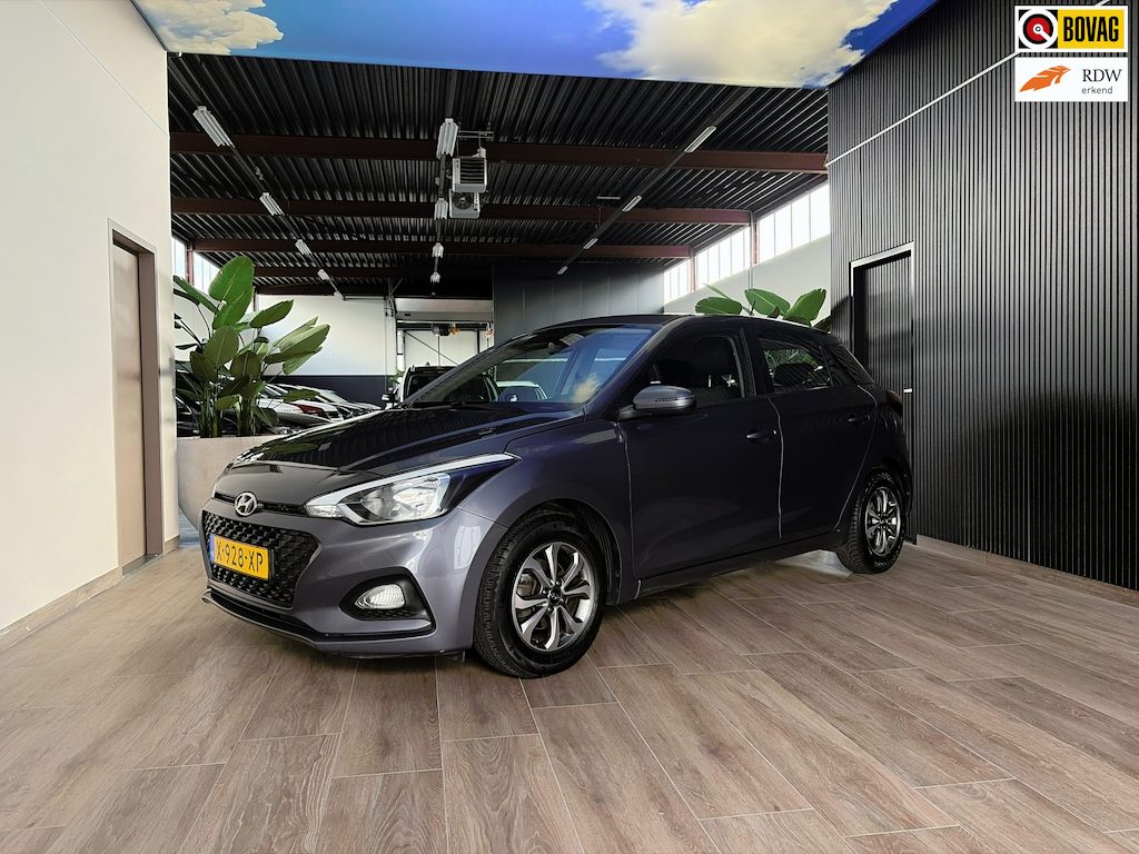 Hyundai i20 1.2 / 4 cilinder motor. Premium/ Carplay / Camera, zeer nette auto