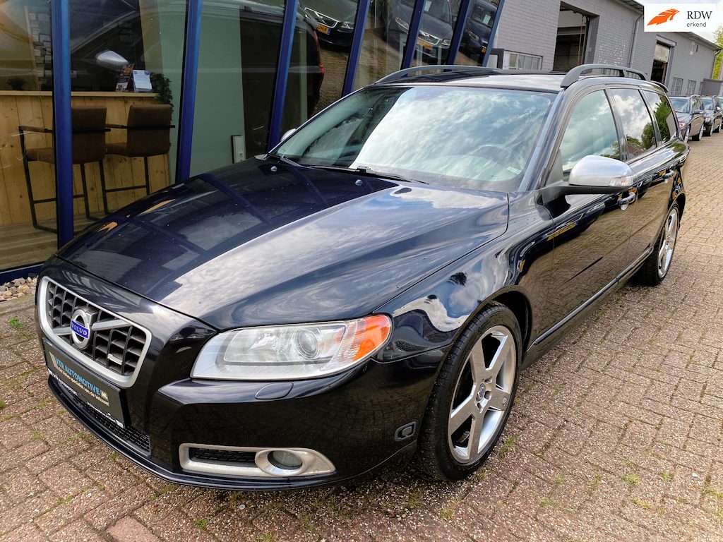 Volvo V70 2.5FT R-Design 230PK AUTOMAAT LEER / XENON / TREKHAAK