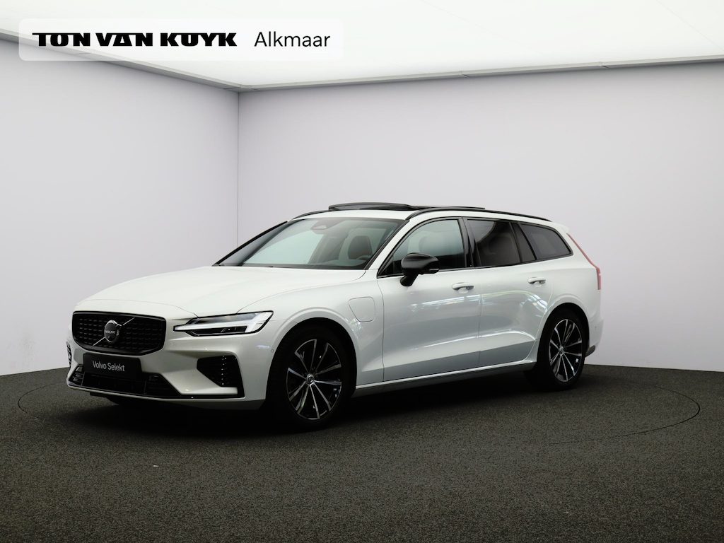 Volvo V60 2.0 T8 Plug-in hybrid AWD Plus Dark / Trekhaak / Pan. dak / Head up displ. / Privacy glass / Harman Kardon / Stoel+stuur+achterbankverwarming