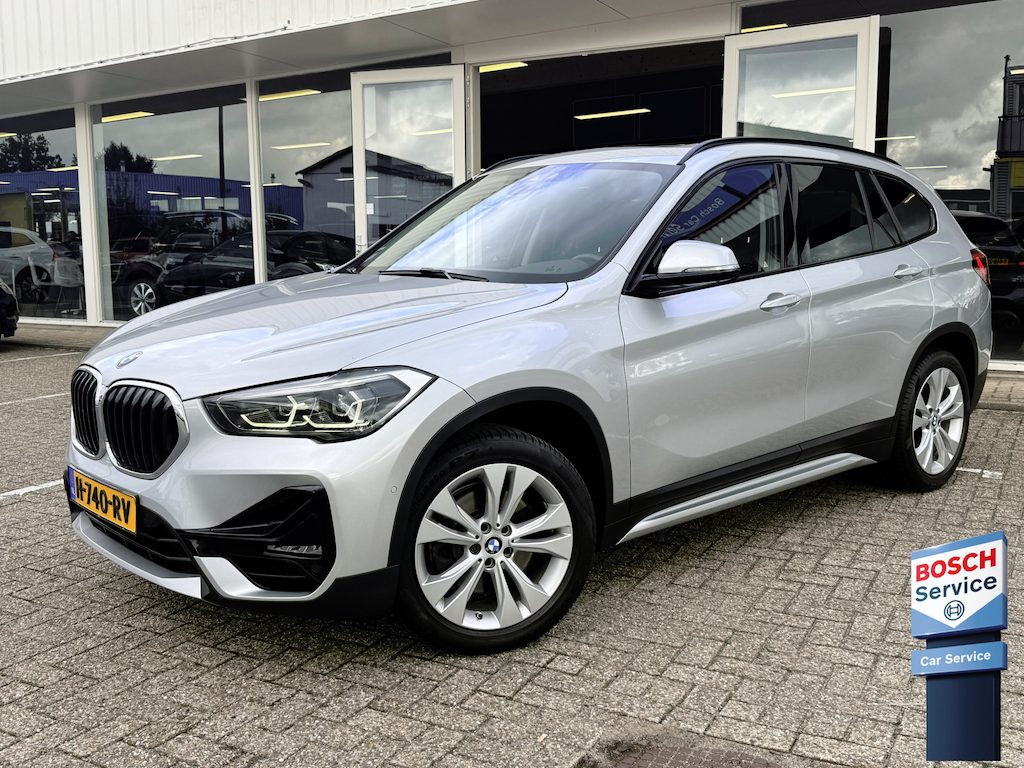 BMW X1 xDrive20i High Executive | Afn. trekhaak | Pano | LED | Leder | Sportstoelen | Apple/Android | Stoelverwarming