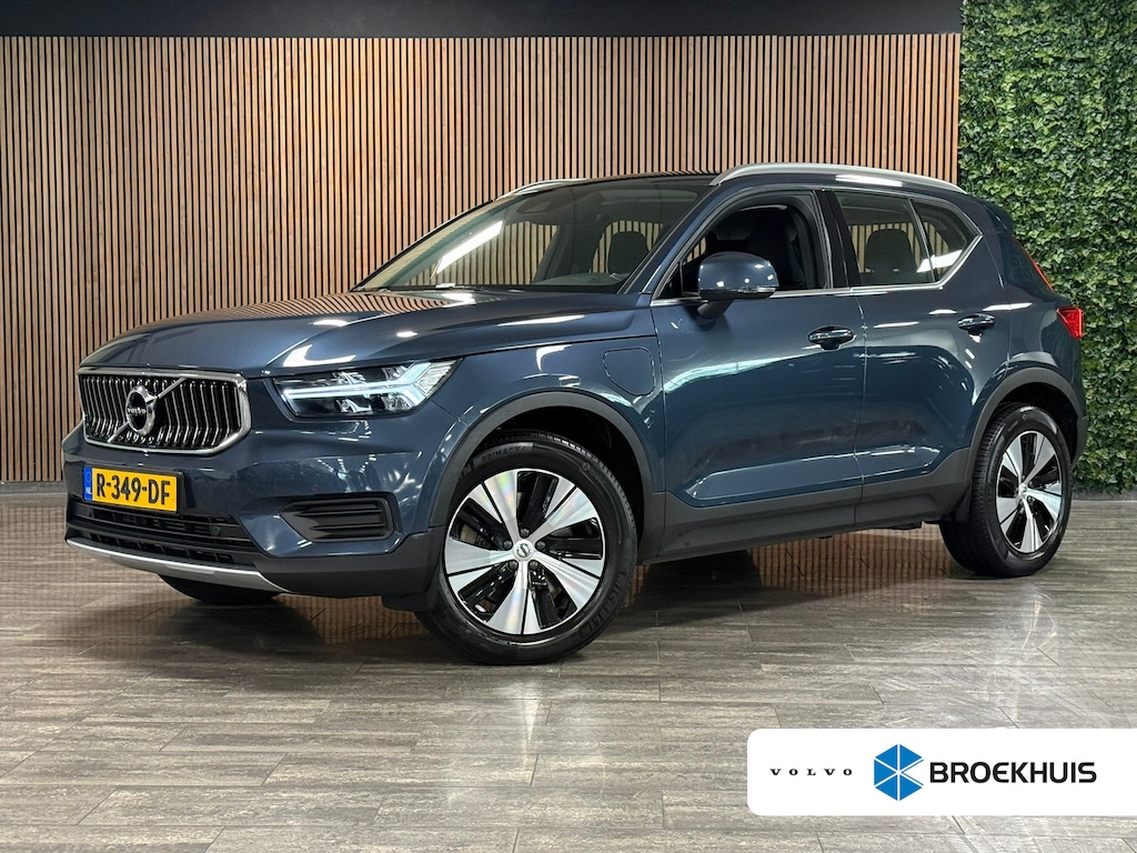 Volvo XC40 T4 Recharge Inscription | Stoel en Stuurwielverwarming | Trekhaak | Parkeercamera | Cruise Control | 18 Inch | Keyless Drive | Parkeersensoren voor+achter | Elektrisch bedienbare achterklep | Automatisch dimmende binnen en buitenspiegels | 2-Zone Climate Control | Regensensor | DAB Radio | Apple Carplay/Android Auto | Volvo On Call met mobiele App functie | Denim Blue Metallic |