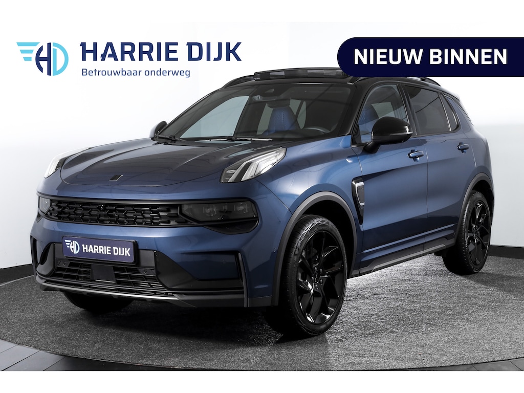 Lynk & Co 01 1.5 PHEV 261PK MY23 | Blackpakket | Donkere hemel | 360 Camera | 7.4 kWh boordlader | S/K-panodak | Adapt. Cruise | Memory | Elek. klep | LM 20" | 5475