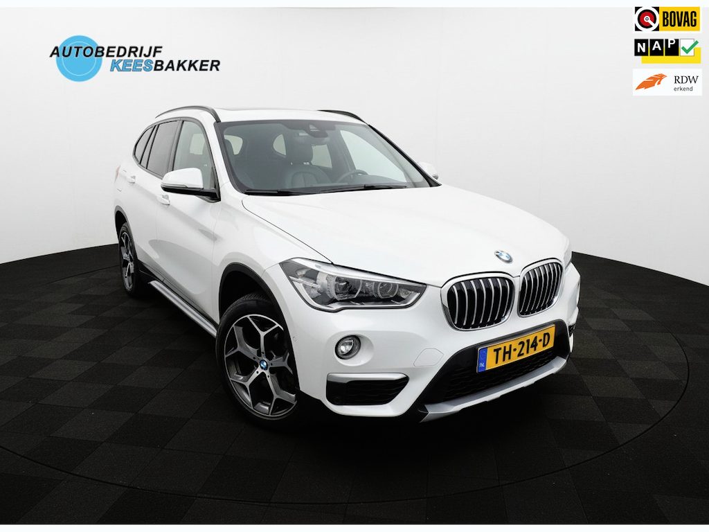BMW X1 SDrive20i High Executive / Leder / HUD / Stoelverwarming