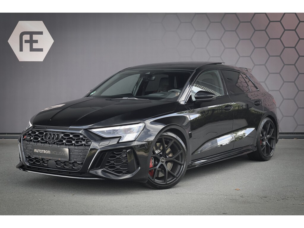 Audi RS3 Sportback 2.5 TFSI RS 3 quattro | MASSAGE | RS STOELEN | PANORAMADAK | CAMERA | CARBONSPOILER | SFEERVERLICHTING |