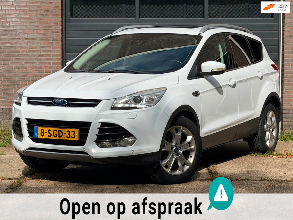 Ford Kuga 150pk Titanium | Trekhaak | Pano | 2.000kg trekgewicht | Stoelverwarming