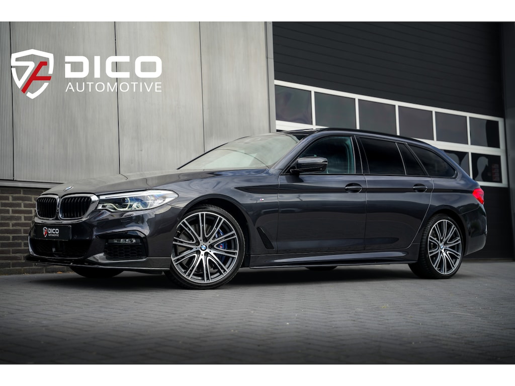 BMW 5-Serie Touring 540i 340 pk xDrive High Executive M-Sportpakket / Pano-Dak/ Bowers&Wilkins/ Massage/ Head-Up/ Soft-Close/ Adap.Ond./ Nappa-Leder/ Adap.Cruise/ Stoel.Verw/ Stuur-Verw/ Trekhaak/ 20'' LMV