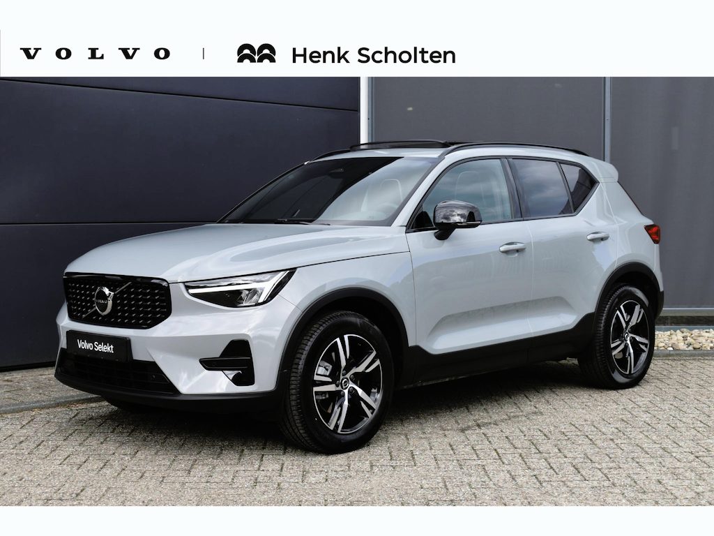 Volvo XC40 B4 Plus Dark | Panoramadak | Trekhaak | Verwarmbare voorstoelen, stuurwiel en voorruit | Premium audio by Harman Kardon | Apple carplay/Anrdoid auto | Adaptieve cruise control