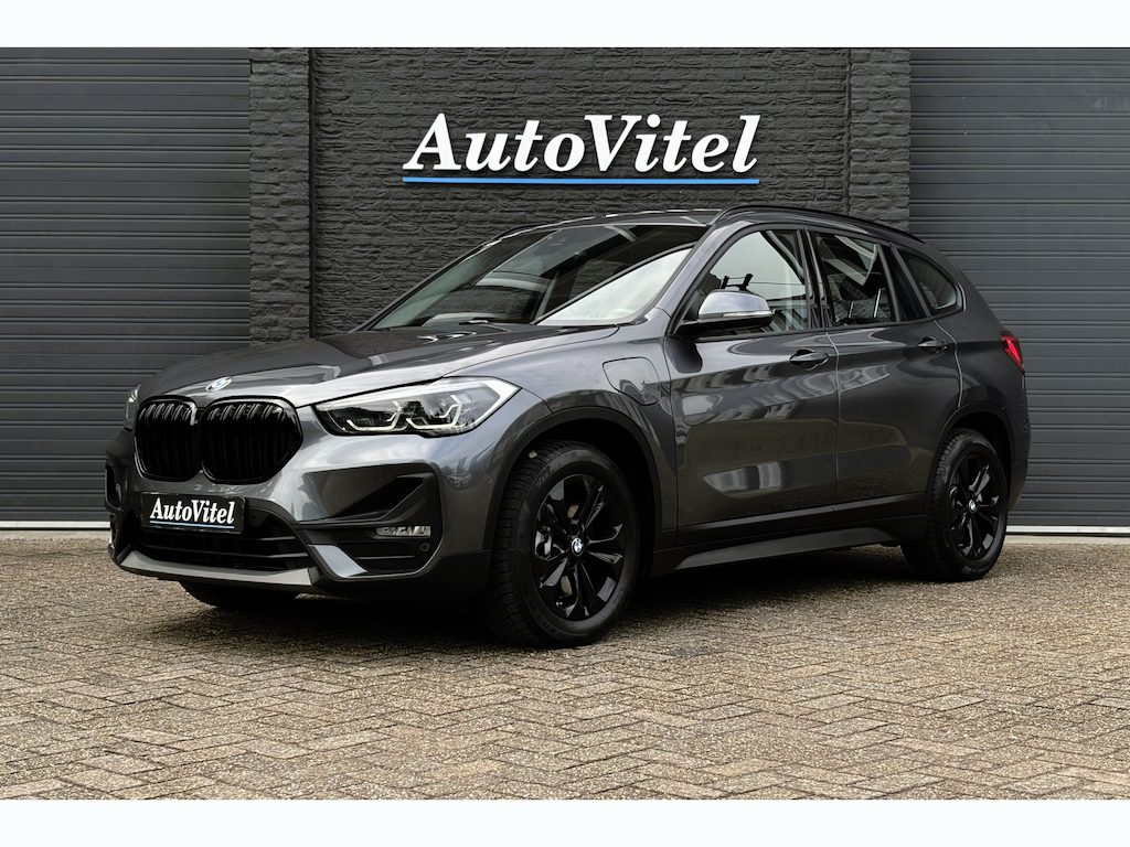 BMW X1 xDrive25e | PDC V+A | Elektrische Klep | Lendensteunen | LED | Carplay | 35X op voorraad