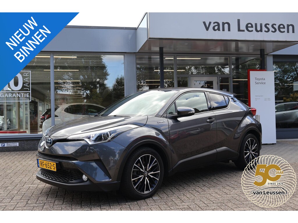Toyota C-HR / C-HR+ 1.8 Hybrid EXECUTIVE NAVI HALF-LEDER/STOELVERW. P-SENSOREN 18"LMV AFN-TREKHAAK DAB
