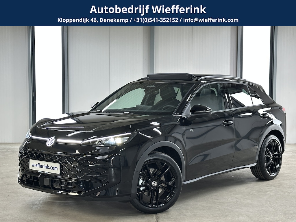 Volkswagen T-Roc 1.5 eTsi R-Line First Edition | Trekhaak | Pano | Black-style | Licht-pakket (IQ.Light)