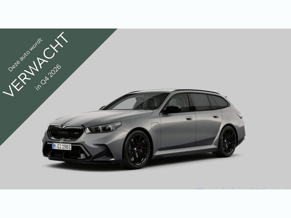 BMW M5 5-serie Touring | Individual Stratusgrau Metallic | Panoramadak | Driving Assistant Professional | Parking Assistant Professional | Trekhaak | Comfort Pakket | Alcantara hemelbekleding | Bowers & Wilkins Surround Sound System | Head-up display |