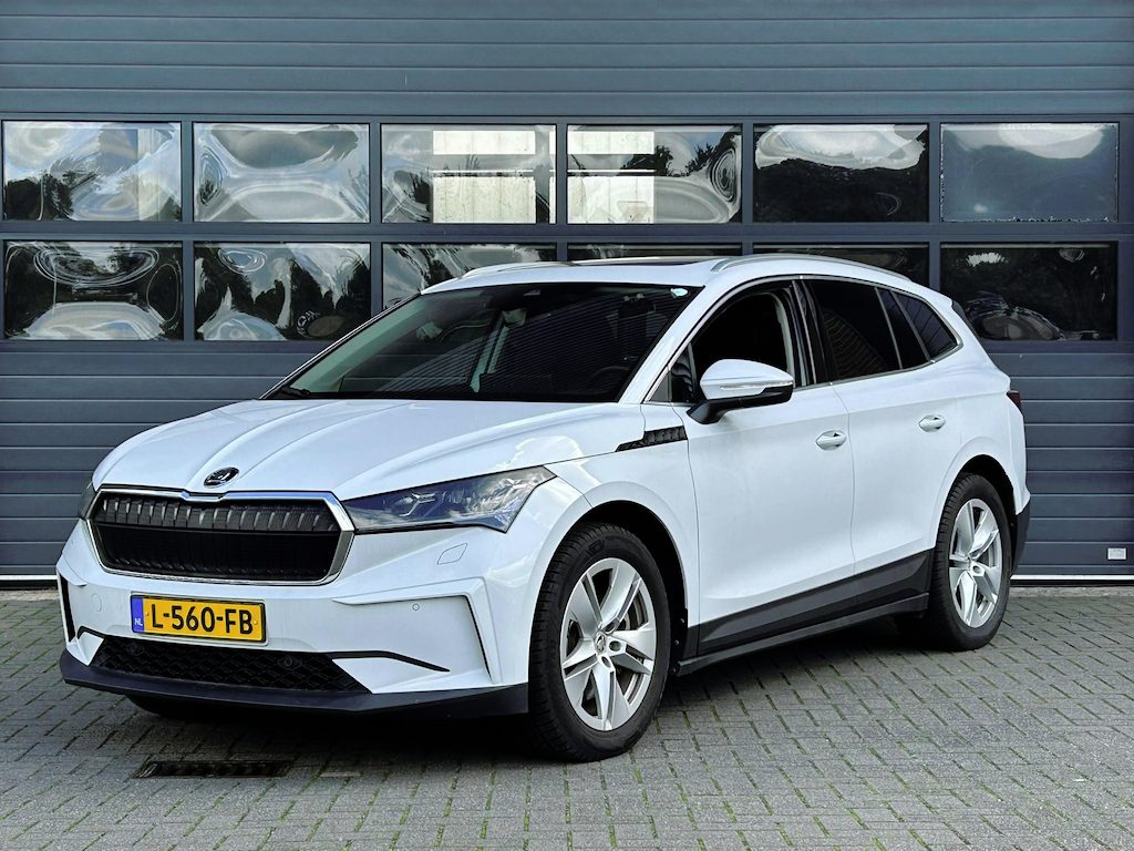 Skoda Enyaq 80 (90% SOH) I SCHUIF/KANTELDAK I STOELVERWARMING I LEDEREN SPORTSTOELEN I P-CAMERA
