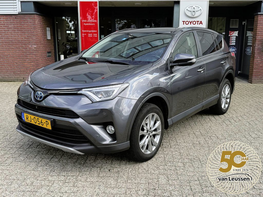 Toyota RAV4 2.5 Hybrid Executive Business AWD 1650 TREKGEWICHT 360CAMERA LEER BLINDSPOT SENSOREN NAVI MEMORY ETC.