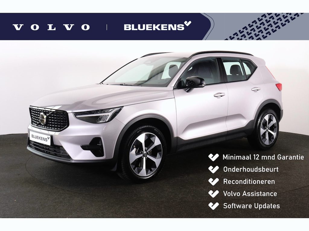 Volvo XC40 B4 Plus Dark - IntelliSafe Assist & Surround - Harman/Kardon audio - Parkeercamera achter - Verwarmde voorstoelen & stuur - Parkeersensoren voor & achter - Elektr. bedienb. voorstoelen met geheugen links - Draadloze tel. lader - Inklapbare trekhaak - 19' LMV