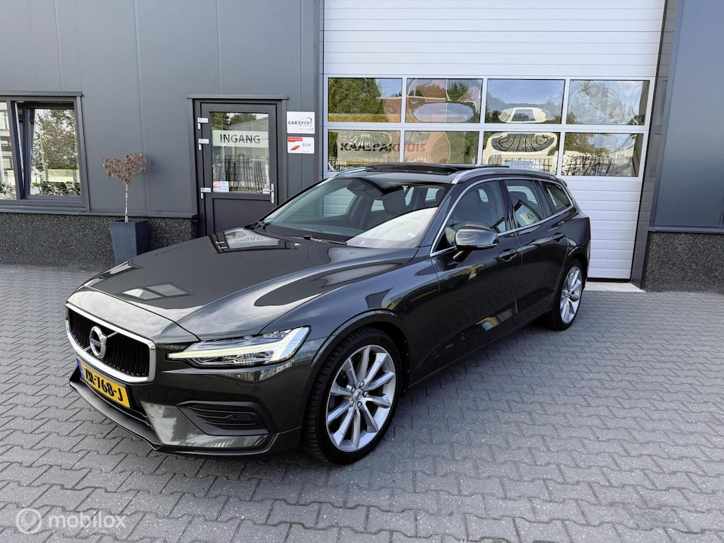 Volvo V60 2.0 T4 Momentum Pro / Panoramadak / Pilot Assist