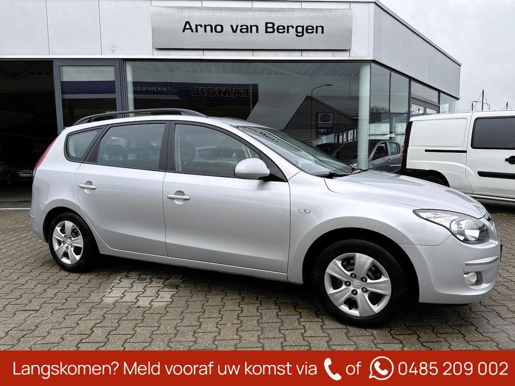 Hyundai i30 CW 1.6i Dynamic, climatronic, pdc, trekhaak, USB, AUX, isofix, nieuwe distributieset.