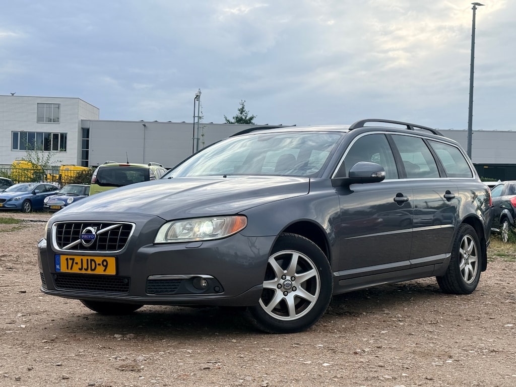 Volvo V70 2.4 D5 Momentum/ RIJDT TOP