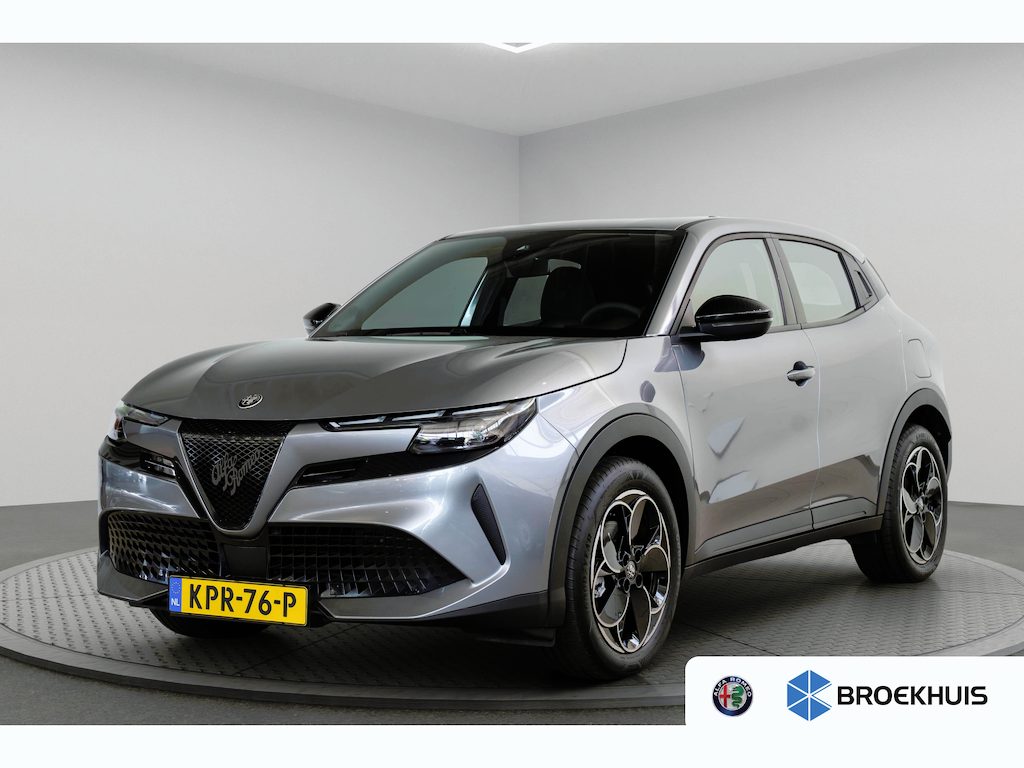 Alfa Romeo Junior Elettrica 54 kWh | SOH 95% | Apple Carplay & Android Auto | Parkeesensoren | Keyless | Climate Controle | Adaptive Cruise Controle |