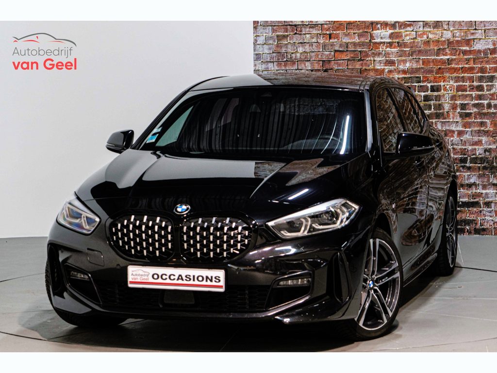 BMW 1-Serie 118i High Executive | M Sport | Cruise Control | Achteruitrijcamera | LED