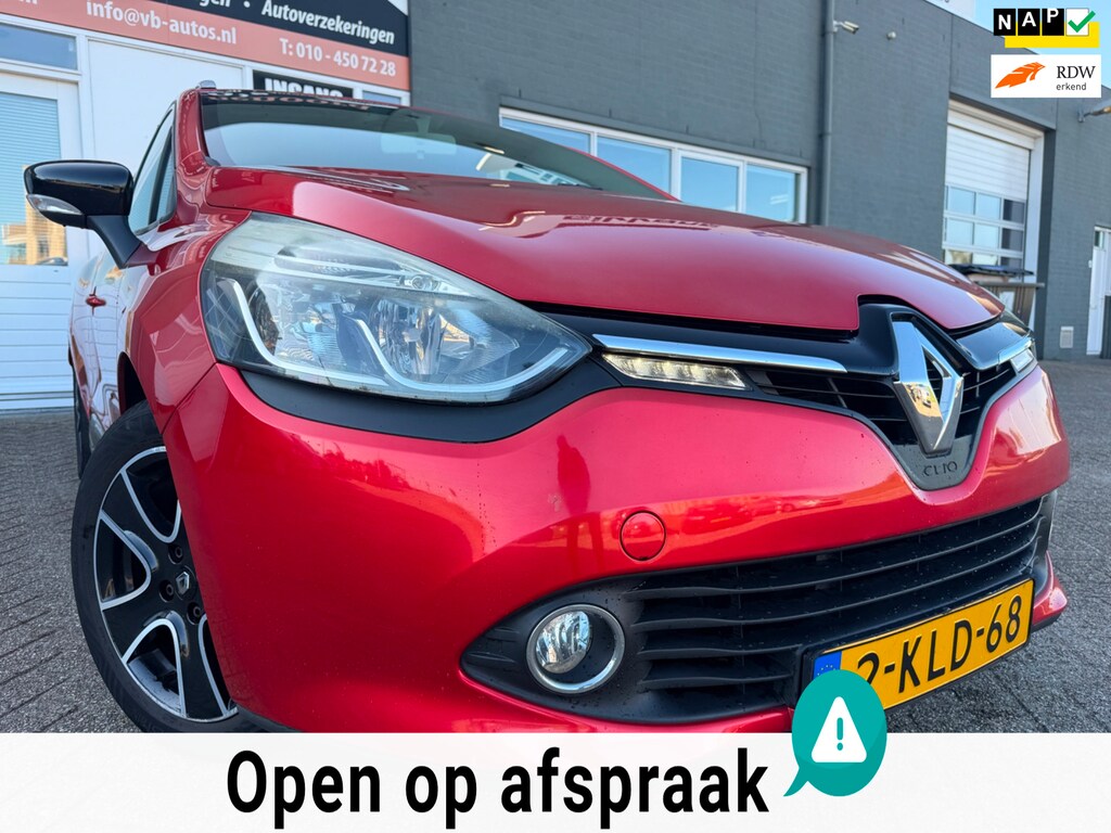 Renault Clio Estate 0.9 TCe Expression van 2de Eig met trekhaak en parkeersensoren en navigatie en bluetooth en cruise controle