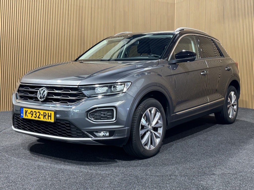 Volkswagen T-Roc 1.5 TSI Sport | Trekhaak | Camera | CarPlay | Stoelverwarming |