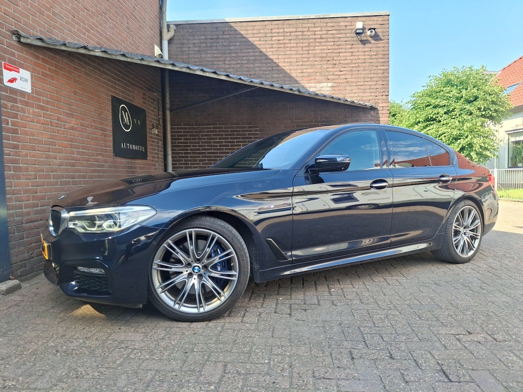 BMW 5-Serie 540i xDrive 340PK M-Sport Panoramadak / Harman & Kardon / Night Vision / Apple Carplay / Rondom Zicht Camera / Stoelve