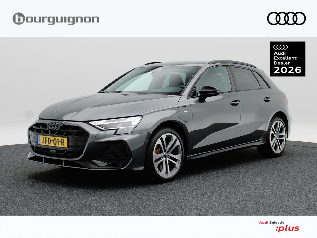 Audi A3 Sportback 45 TFSi e 272 Pk S-line Competition | Stoelverwarming | Trekhaak | Adaptive Cruise | Camera | CarPlay | 18 Inch | 12.686 Km !!