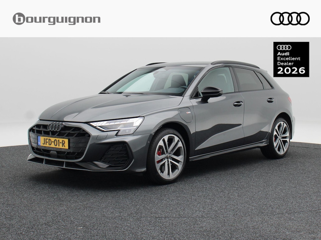 Audi A3 Sportback 45 TFSi e 272 Pk S-line Competition | Stoelverwarming | Trekhaak | Adaptive Cruise | Camera | CarPlay | 18 Inch | 12.686 Km !!